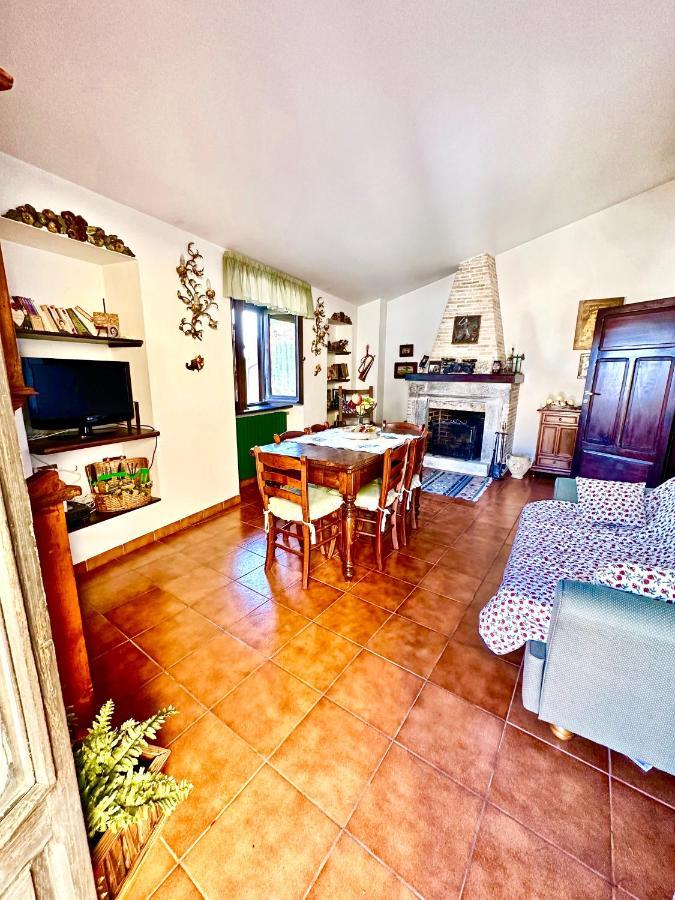Вілла Casa San Ferrante Челано Екстер'єр фото